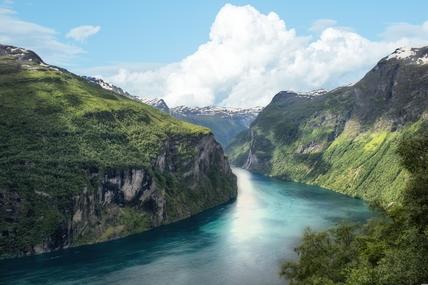 Sailing into Skjolden